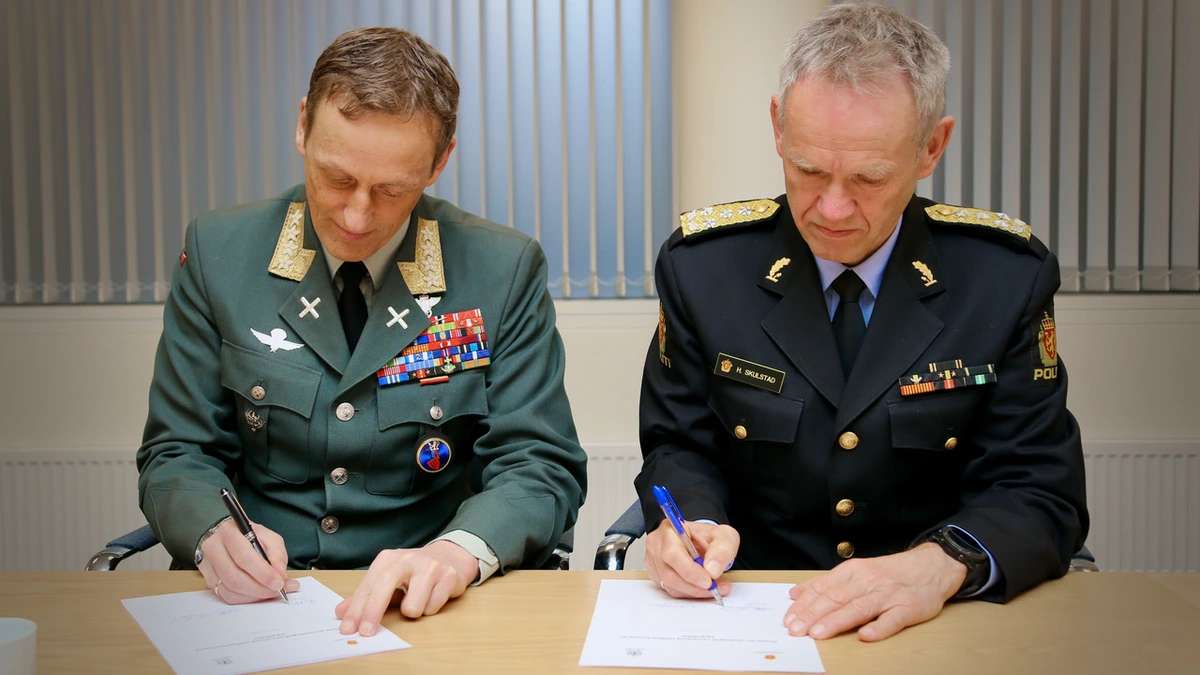 Forsvarssjef Eirik Kristoffersen og politidirektør Håkon Skulstad signerte samarbeidsavtale onsdag 15. april. 