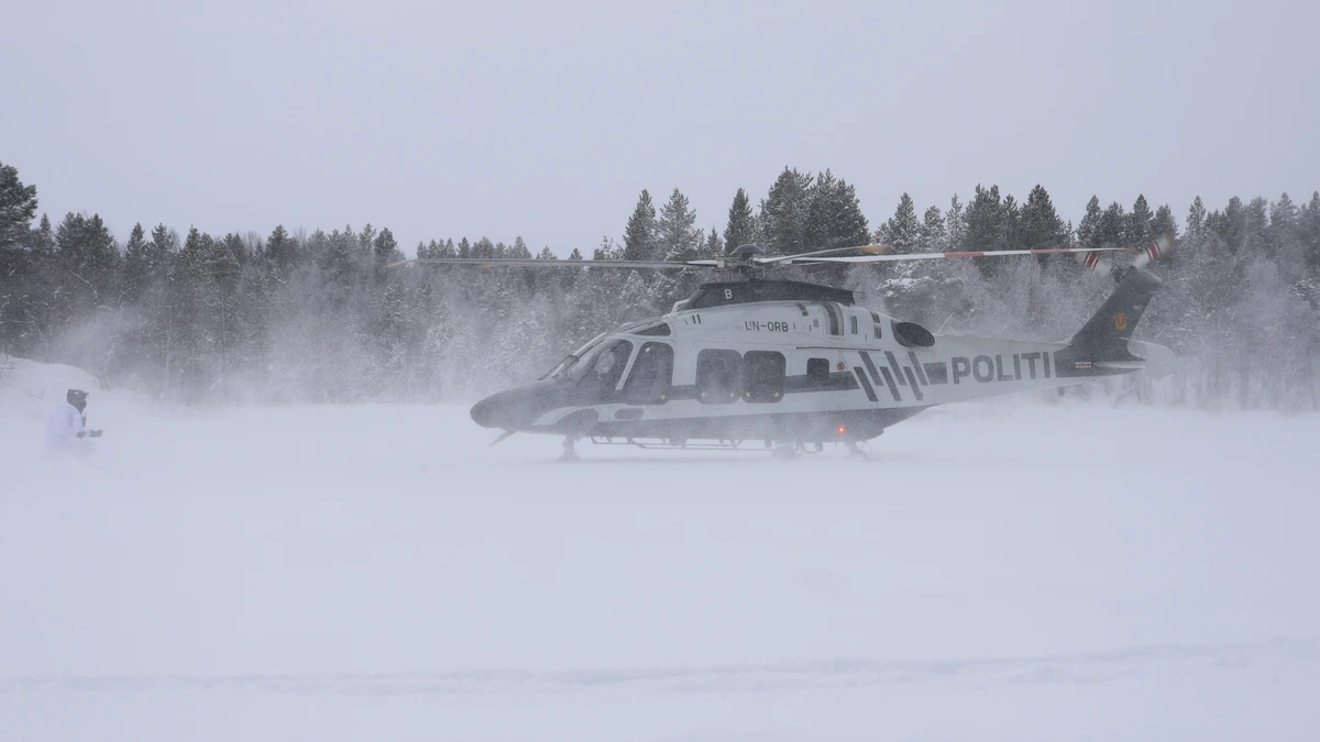 Politihelikopter landet i snefokk