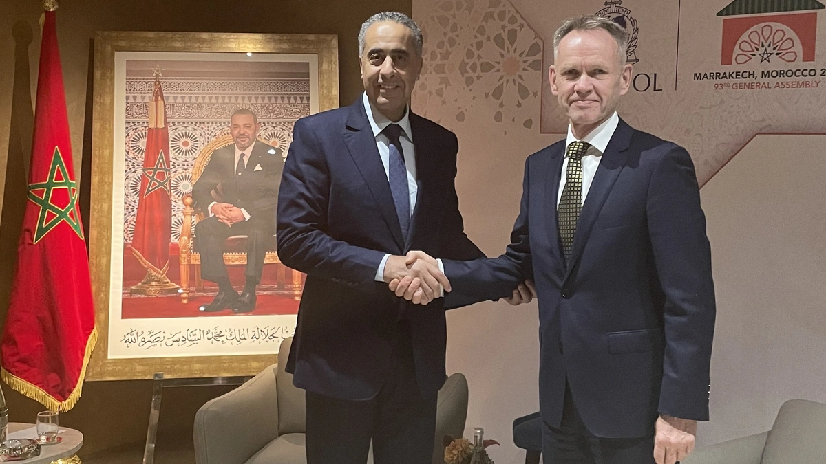 Generaldirektør Abellatif Hammouchi og politidirektør Håkon Skulstad etter signeringen.